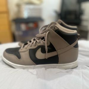 Nike women’s dunk High.